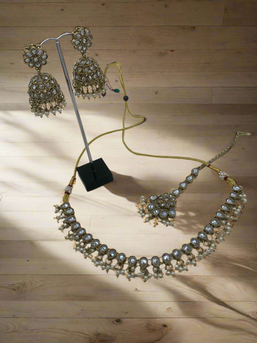 Gold and white necklace set