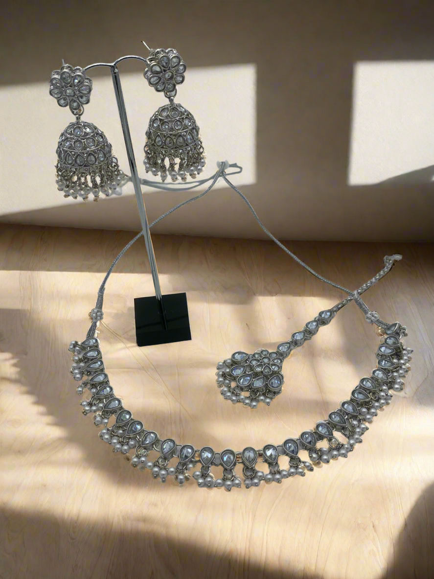 White necklace set