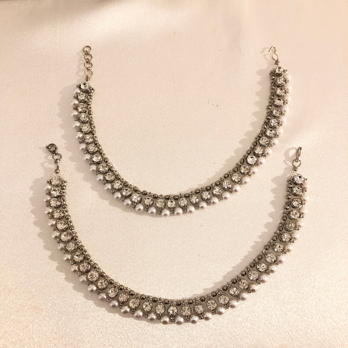 i09 silver anklets with pearI image 0