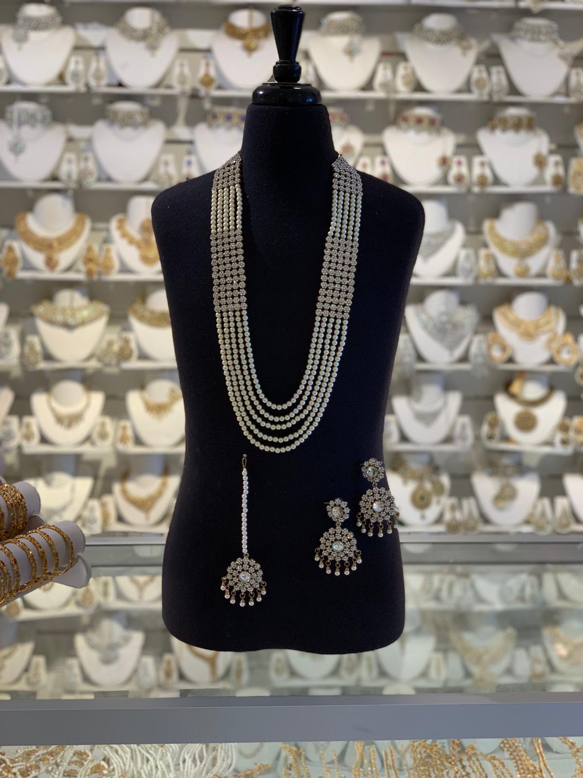 6011 Gold and white long necklace set image 0