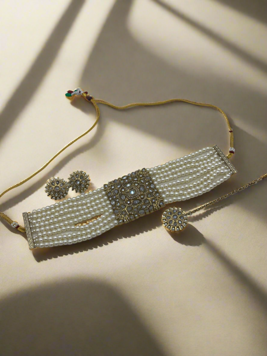 Gold and white choker set