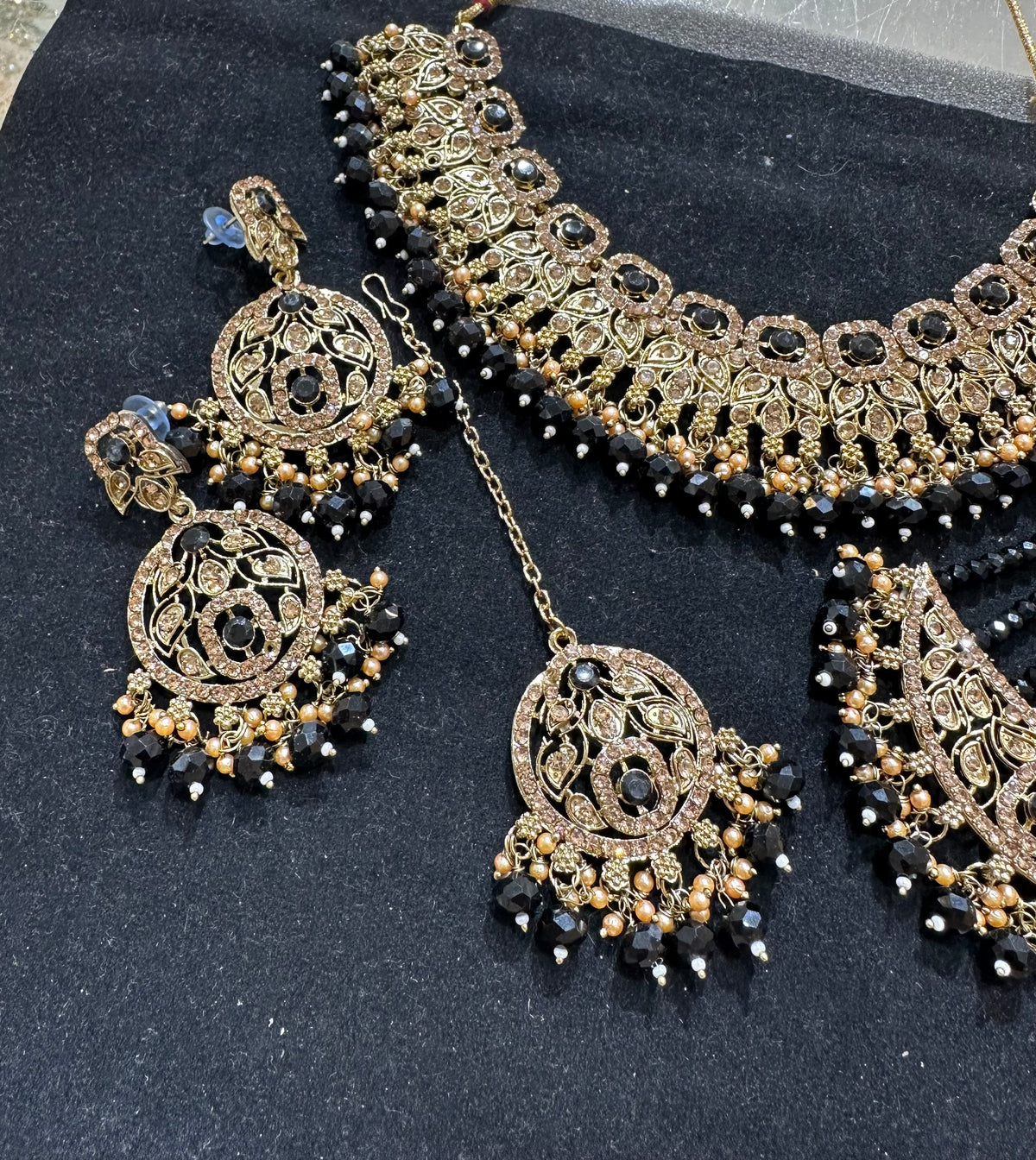 PA7802 Black with Full gold colour necklace set