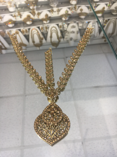 Teardrop shape stone headpiece image 0