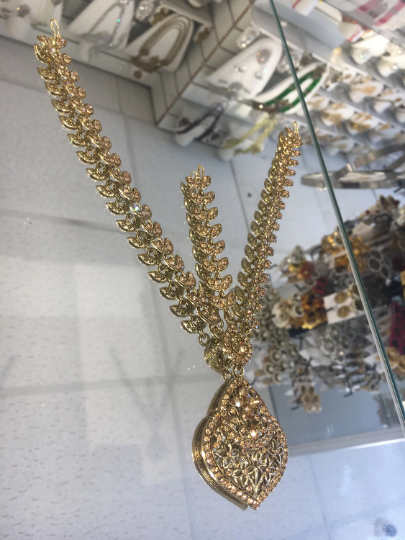 Teardrop shape stone headpiece image 1