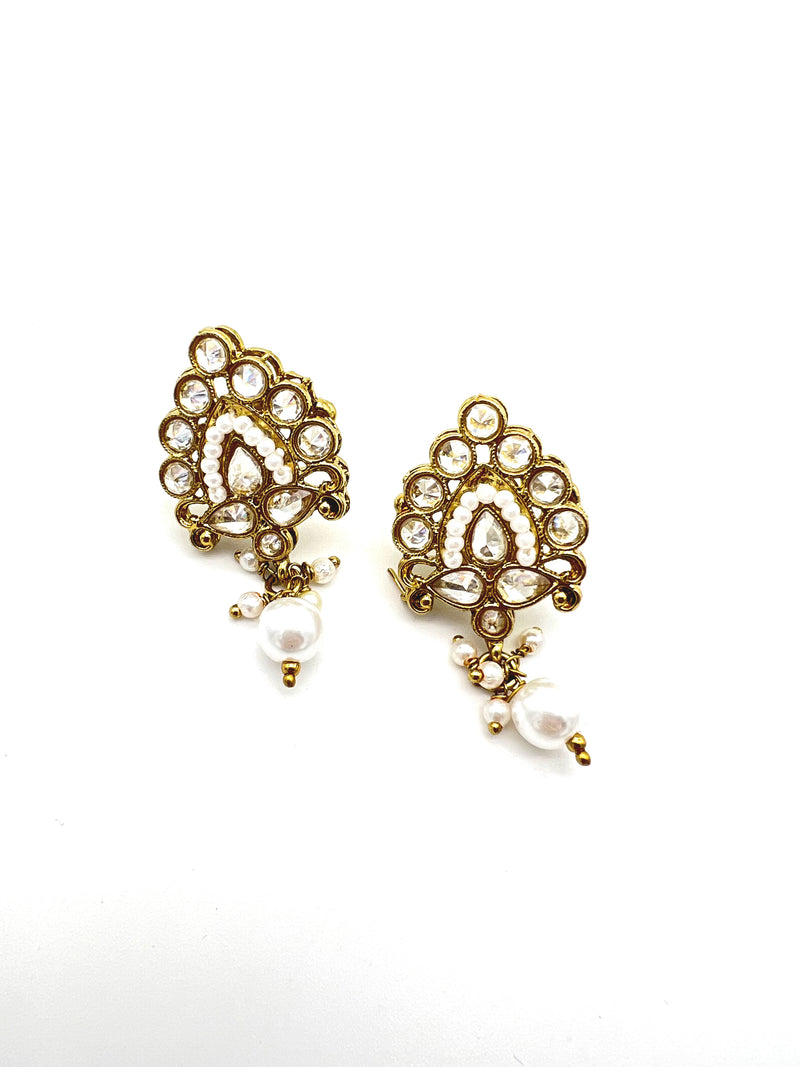 Pointed kundan studs image 1