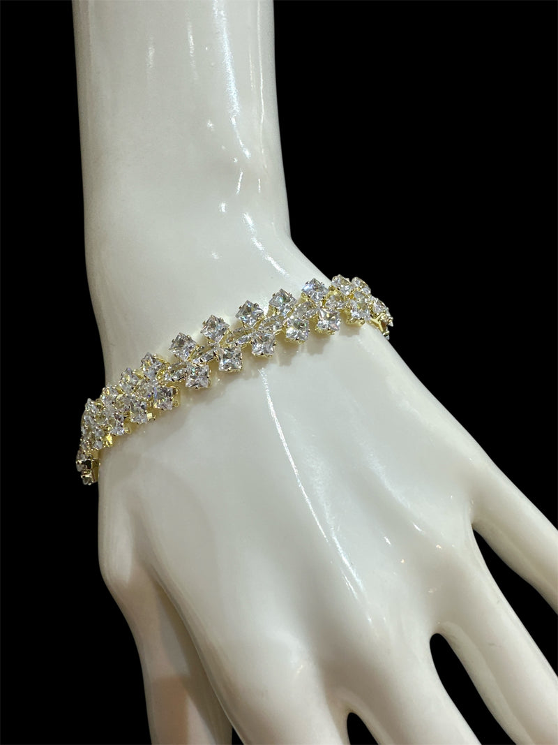 PA113 Gold with white stones bracelet