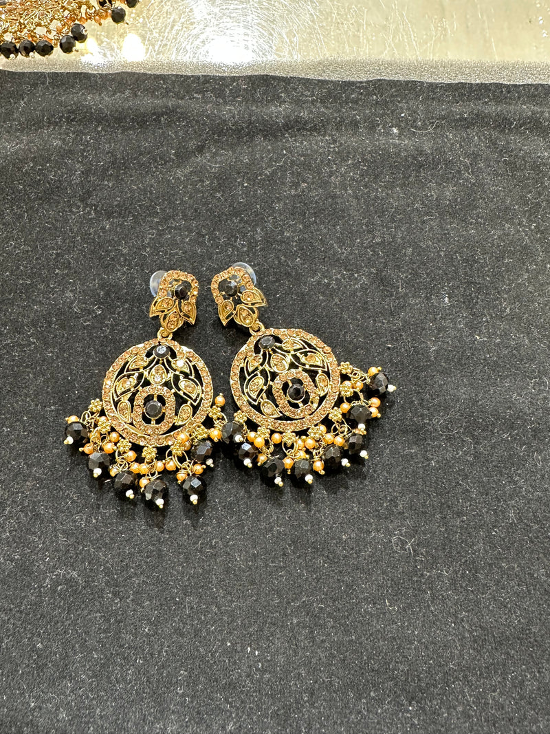 PA7803 black with full gold colour choker set