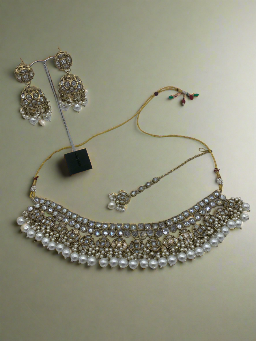 Gold and white necklace set