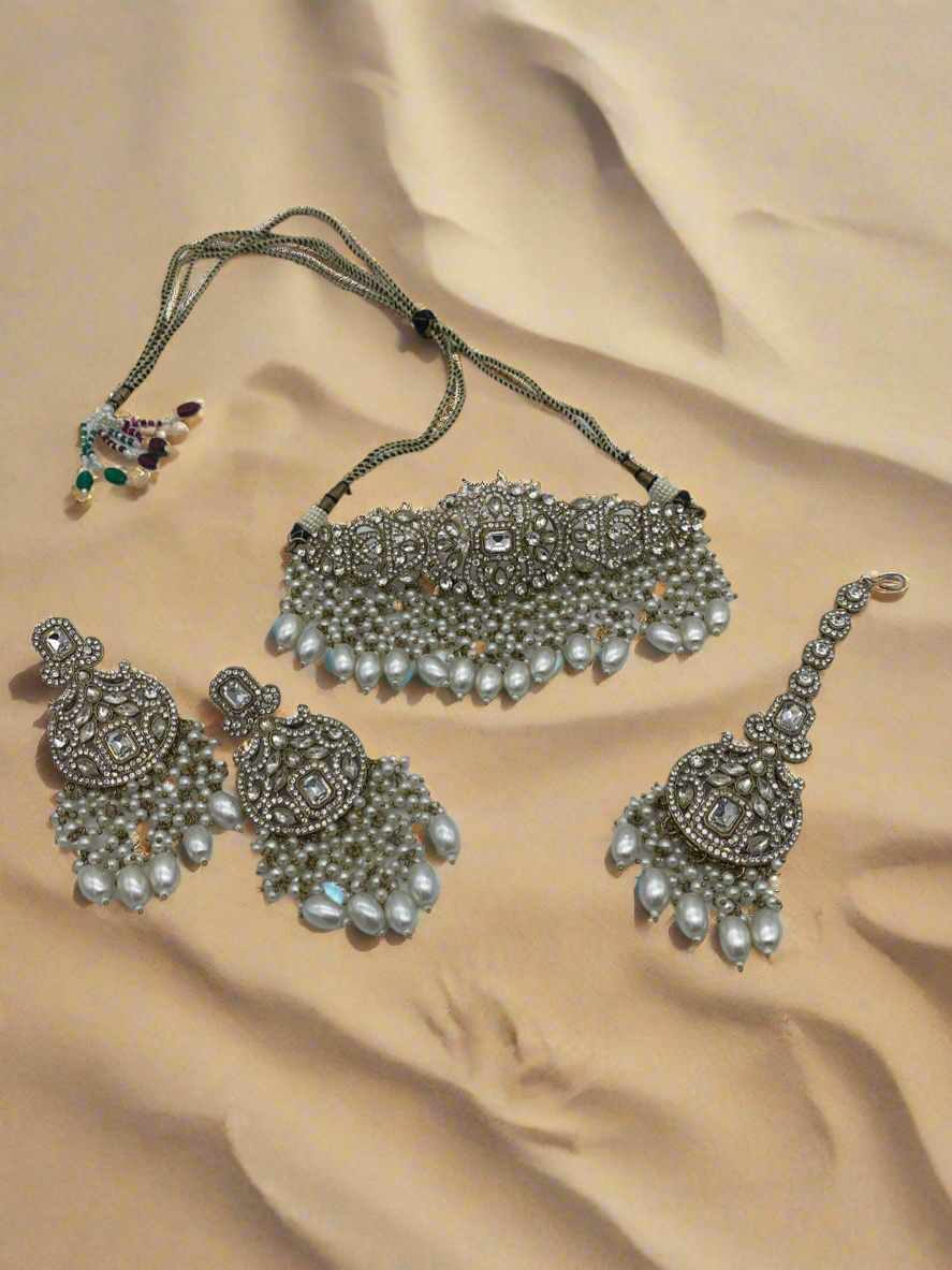 Gold and white choker set