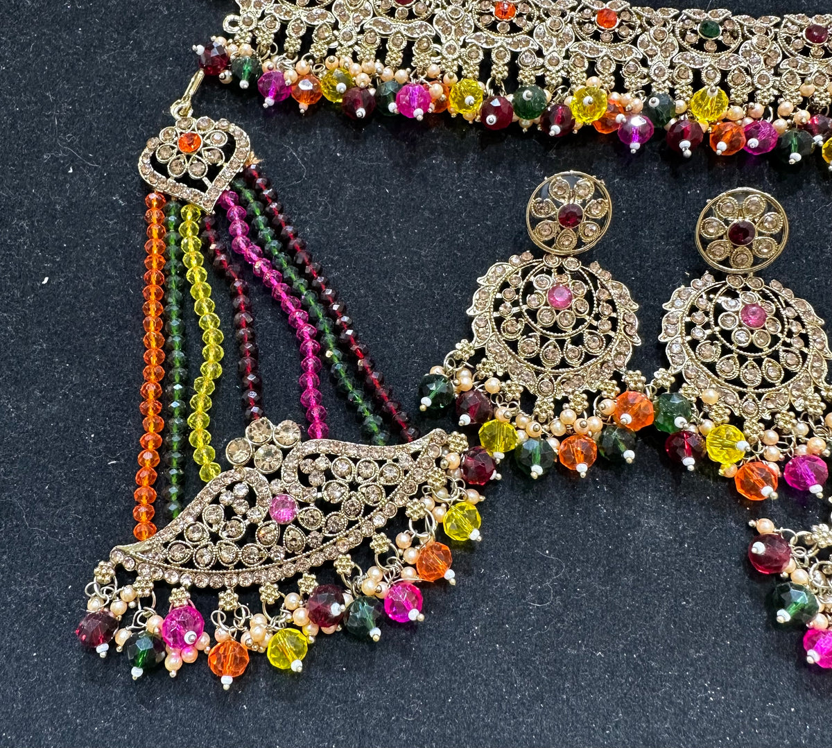 PA7802 Multicolour choker with earrings tikka and jhumar