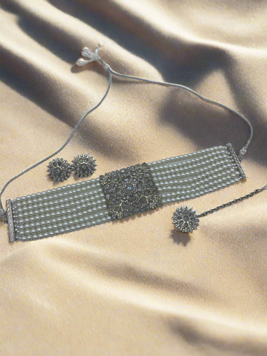 White pearl choker set
