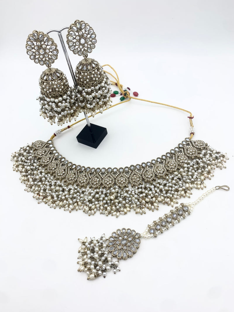 AM011 Gold and White necklace set Polki