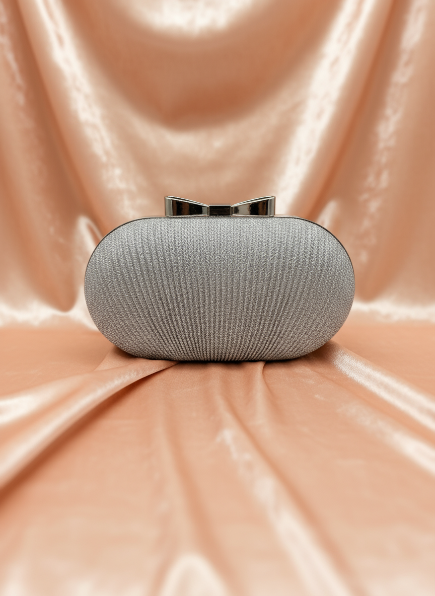 AM701 White clutch bag