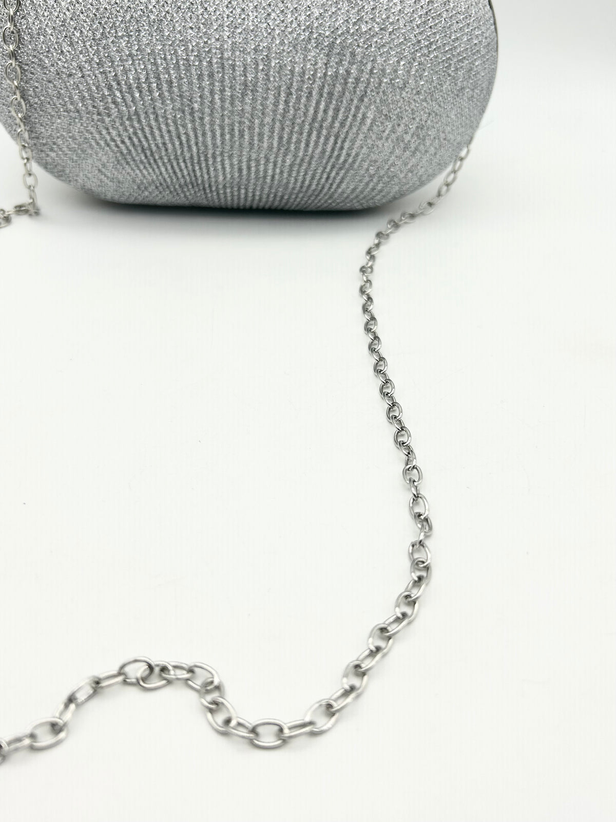 AM701 White clutch bag