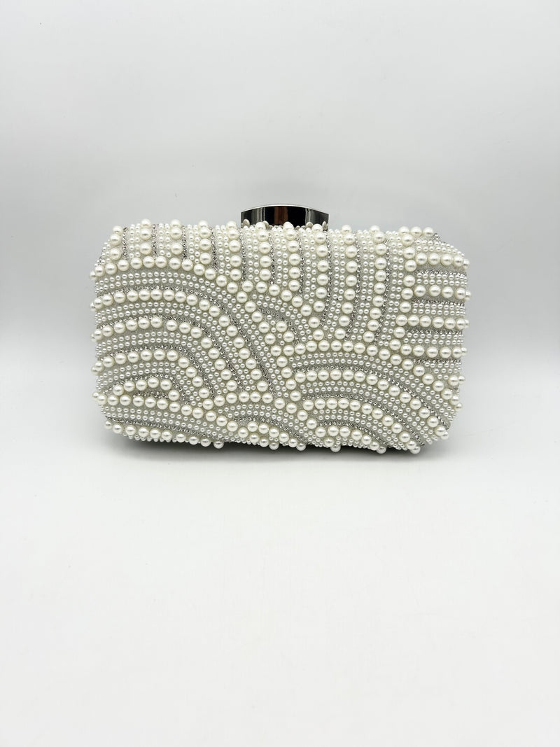 AM703 White clutch bag