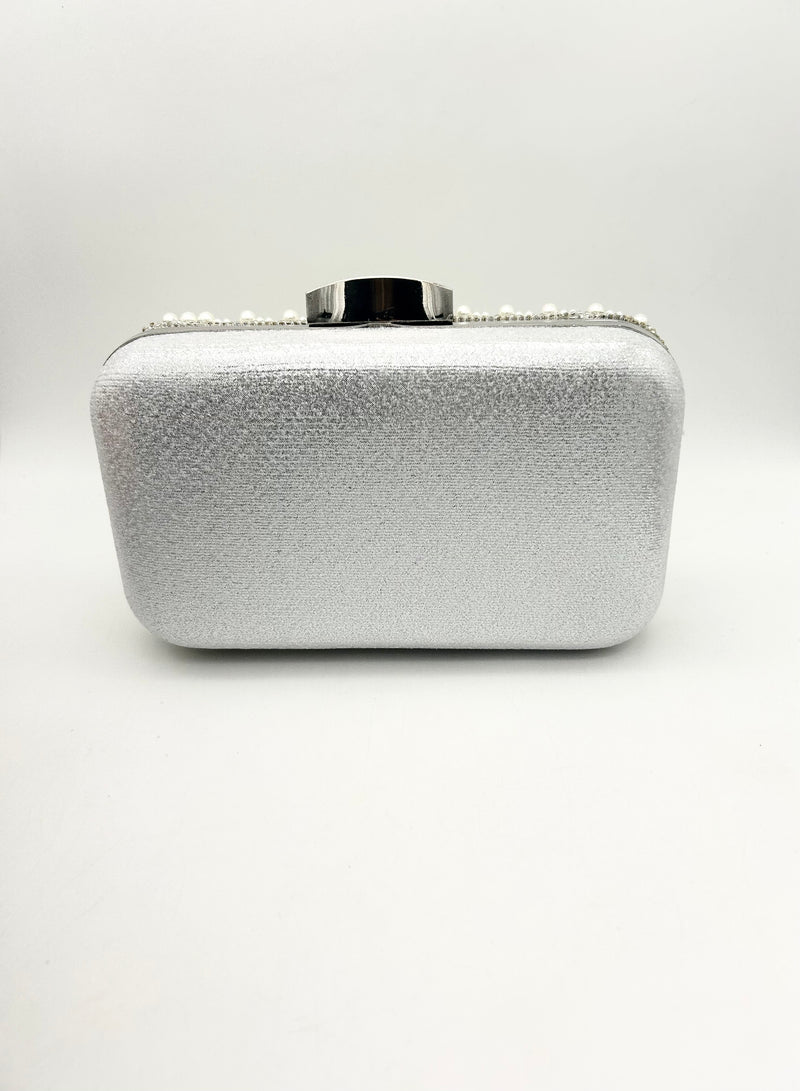 AM703 White clutch bag