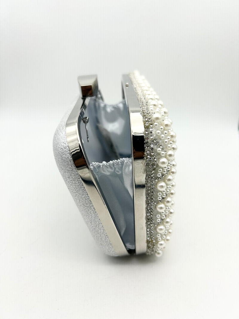 AM703 White clutch bag