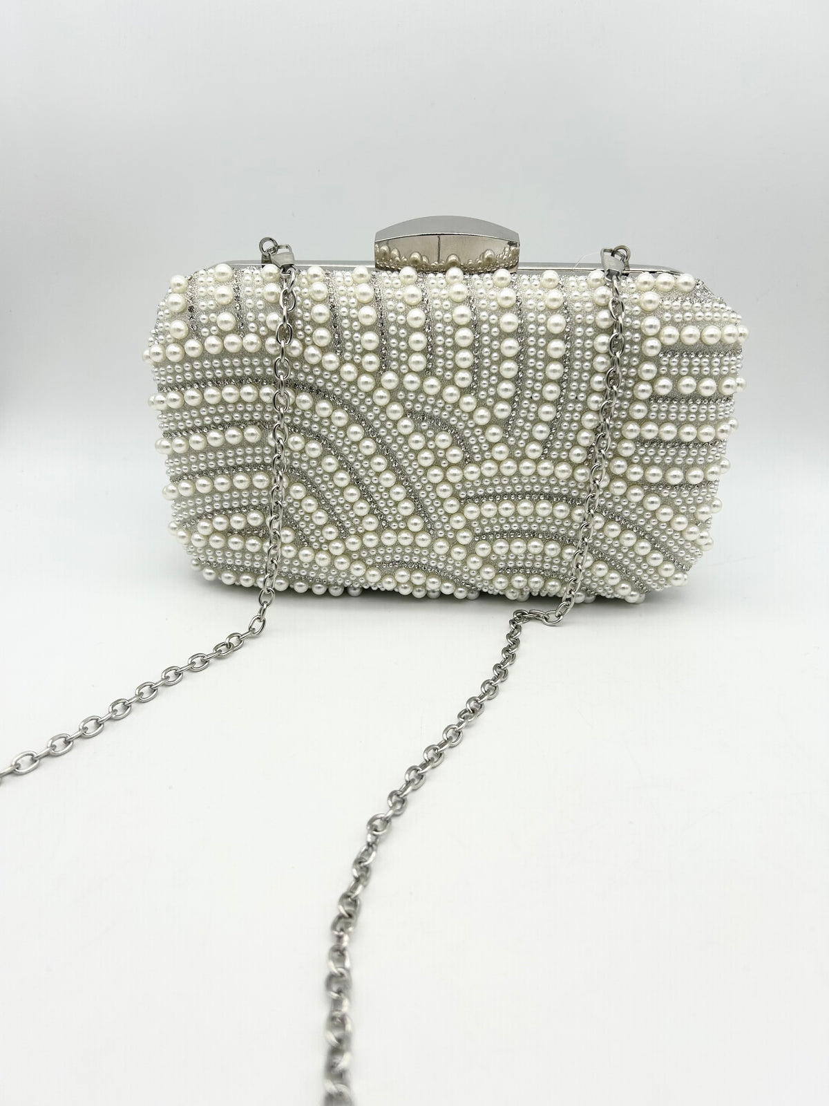AM703 White clutch bag