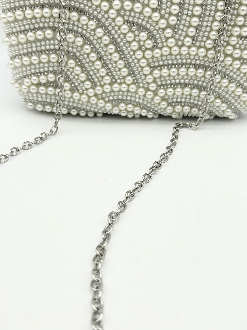 AM703 White clutch bag