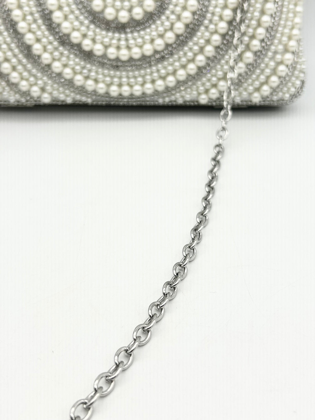 AM705 White Clutch bag