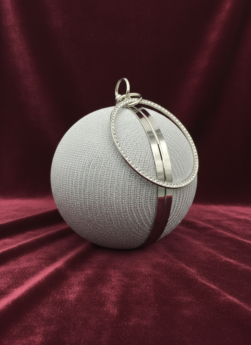 AM707 White clutch bag