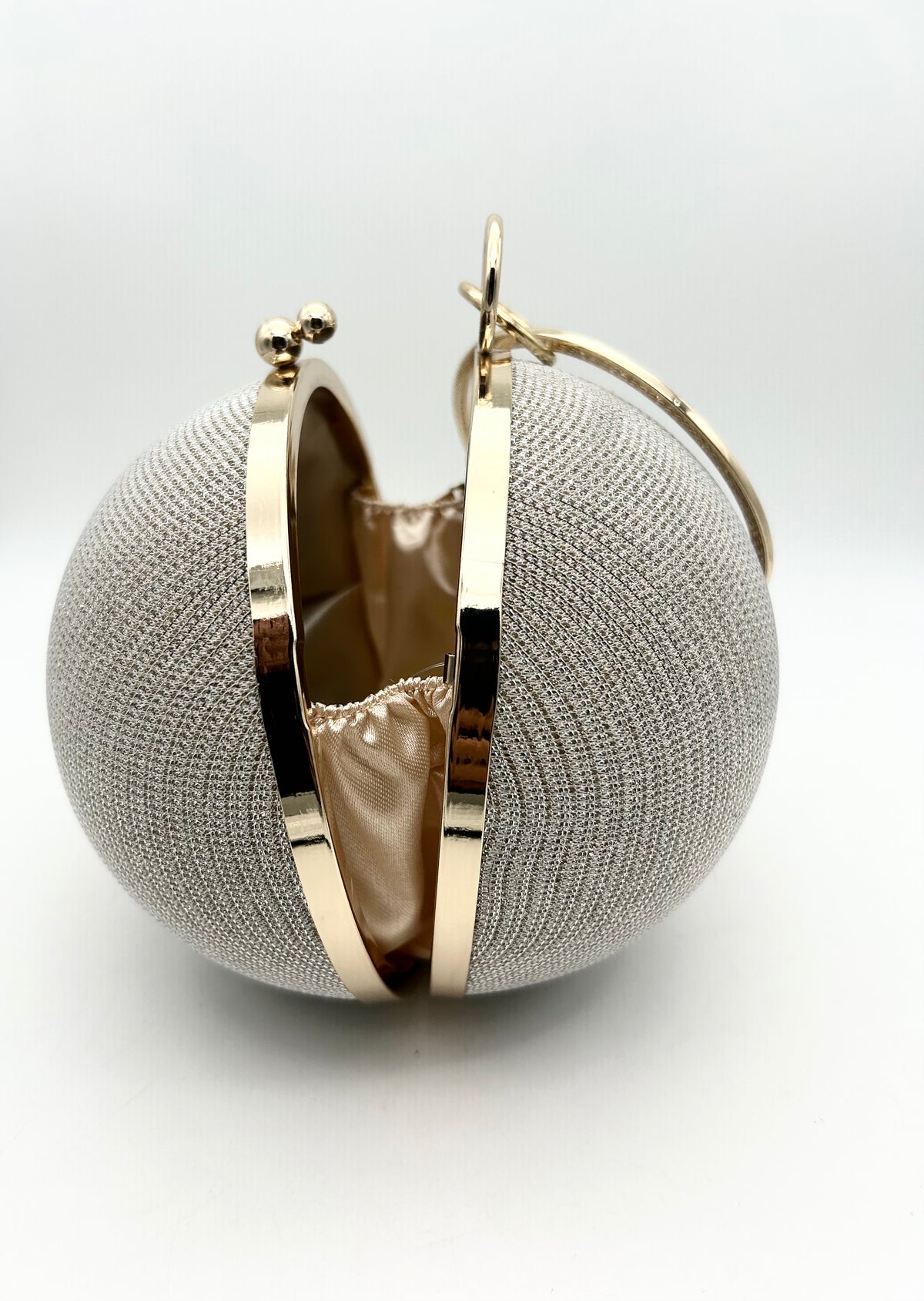 AM707 Gold clutch bag