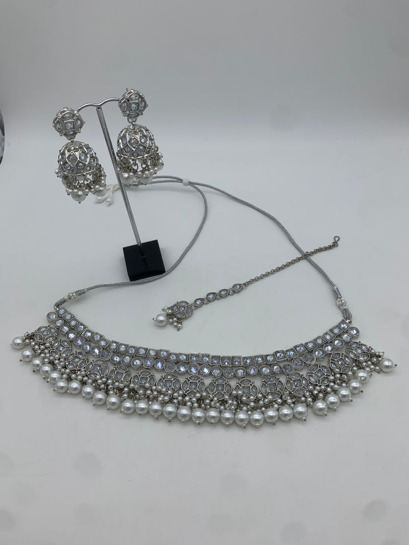White necklace set