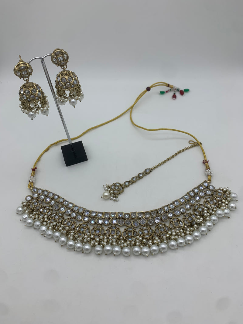 Gold and white necklace set