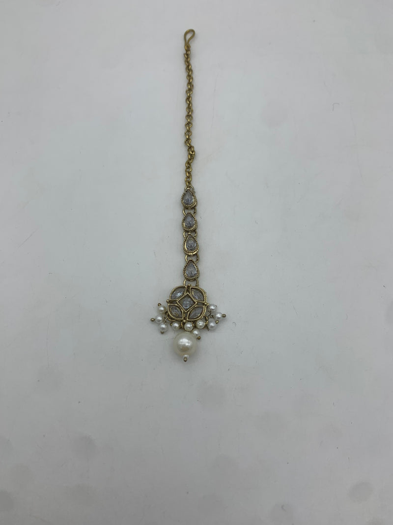 Gold and white necklace set