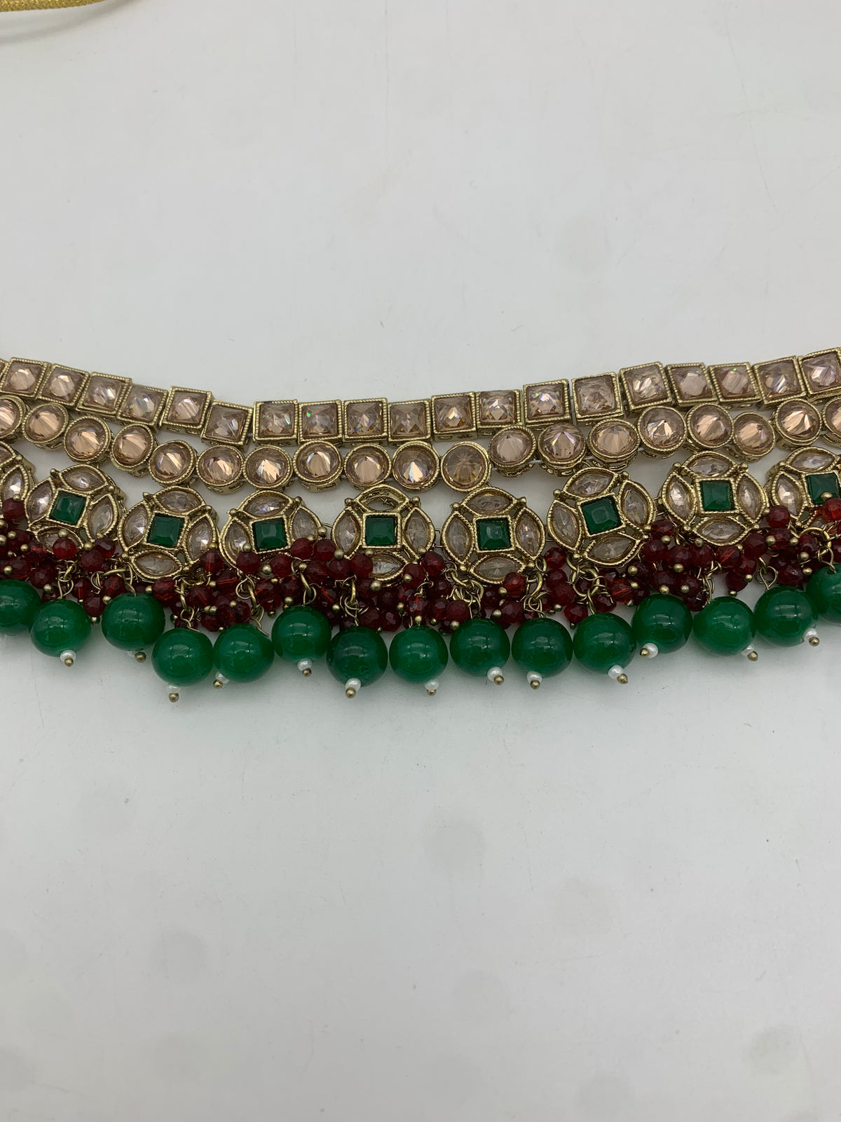 Maroon and green necklace set