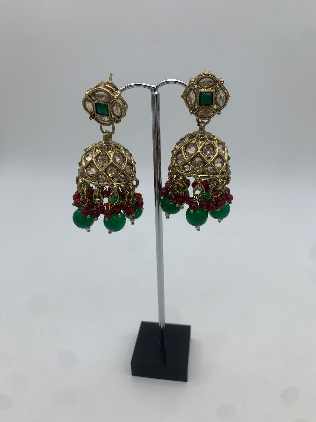 Maroon and green necklace set