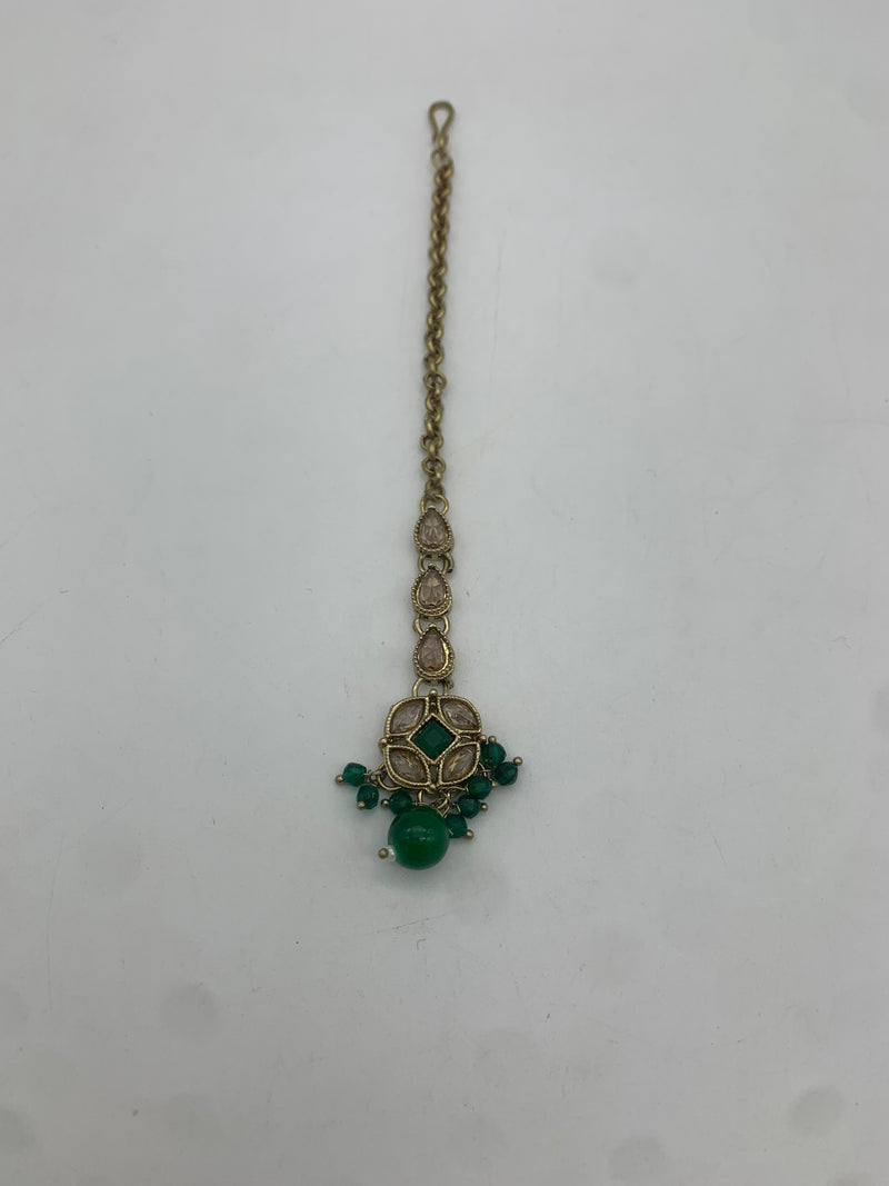 Maroon and green necklace set