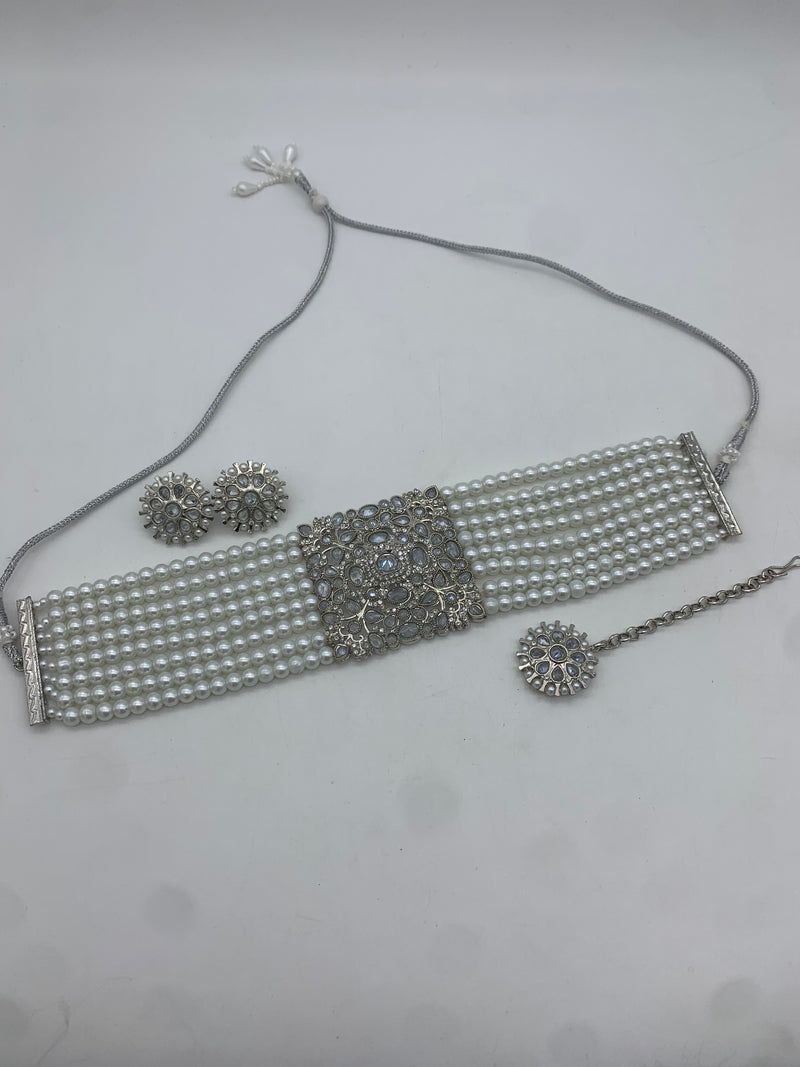White pearl choker set