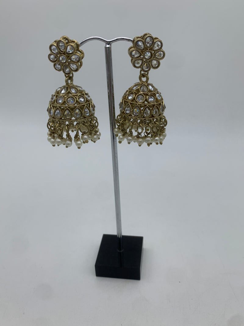 Gold and white necklace set