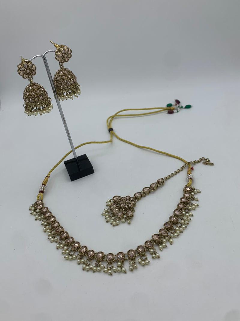Gold necklace set