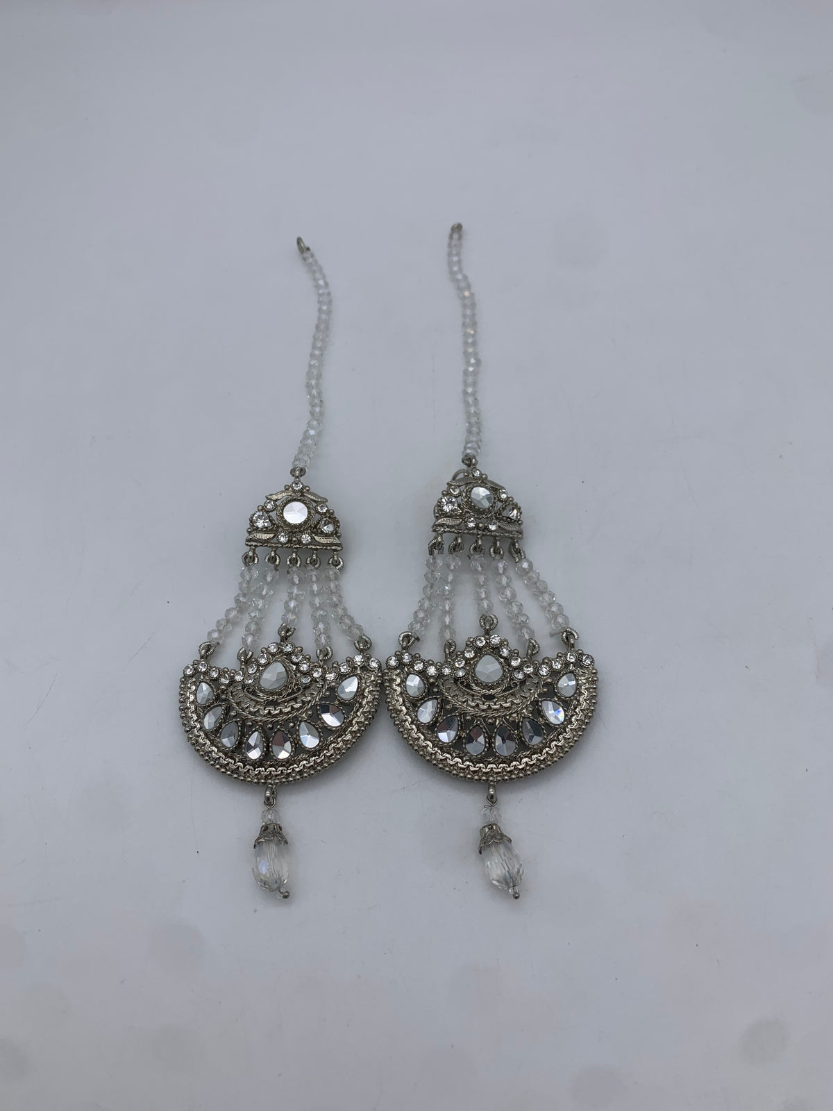 White earrings with Sahara