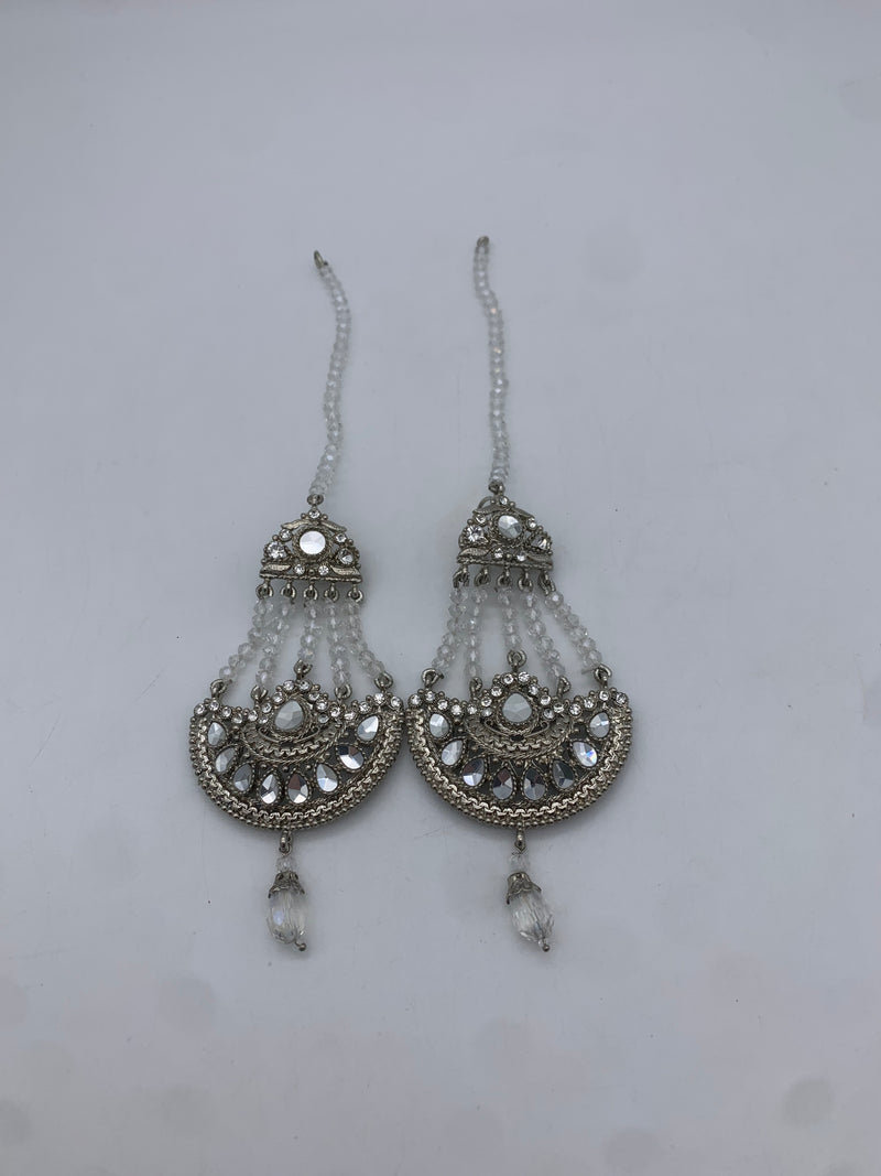 White earrings with Sahara