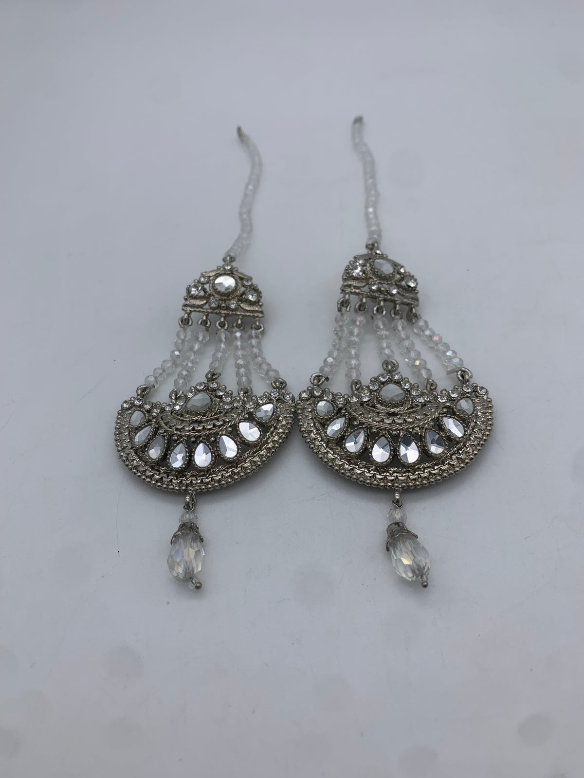 White earrings with Sahara
