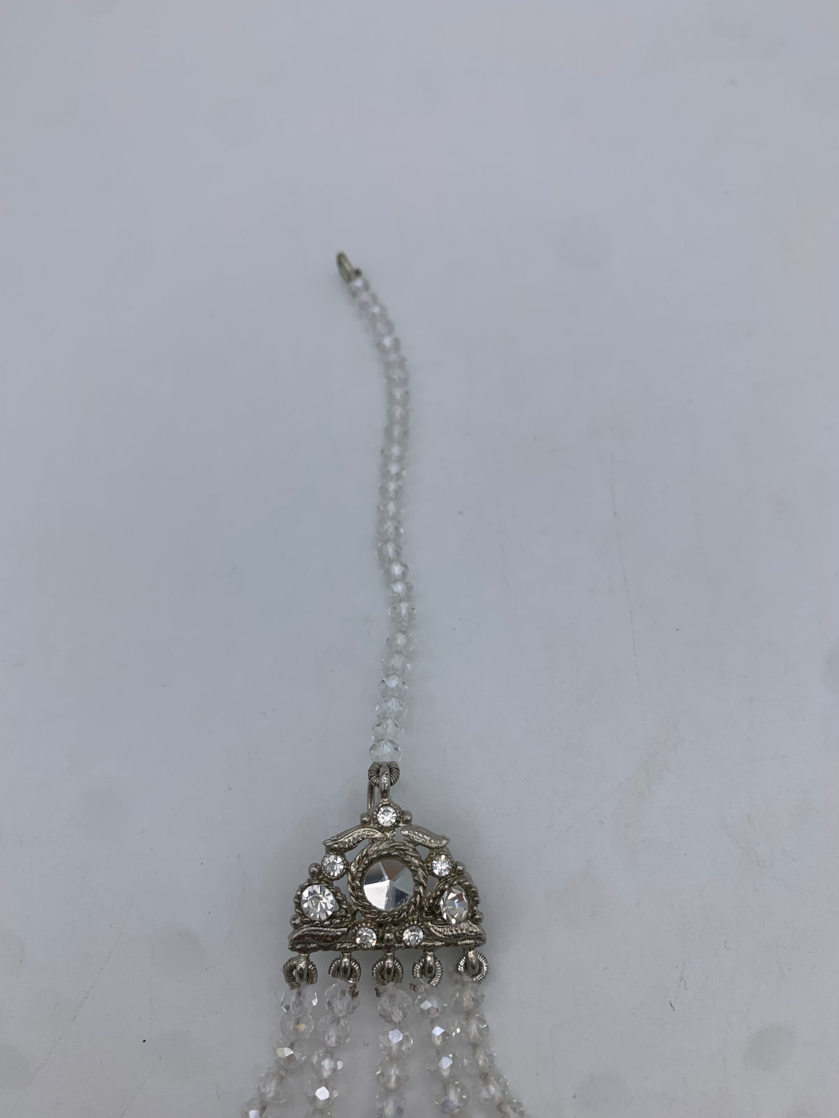 White earrings with Sahara