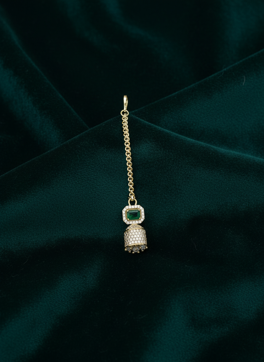 AM669 Gold and Green tikka American diamond