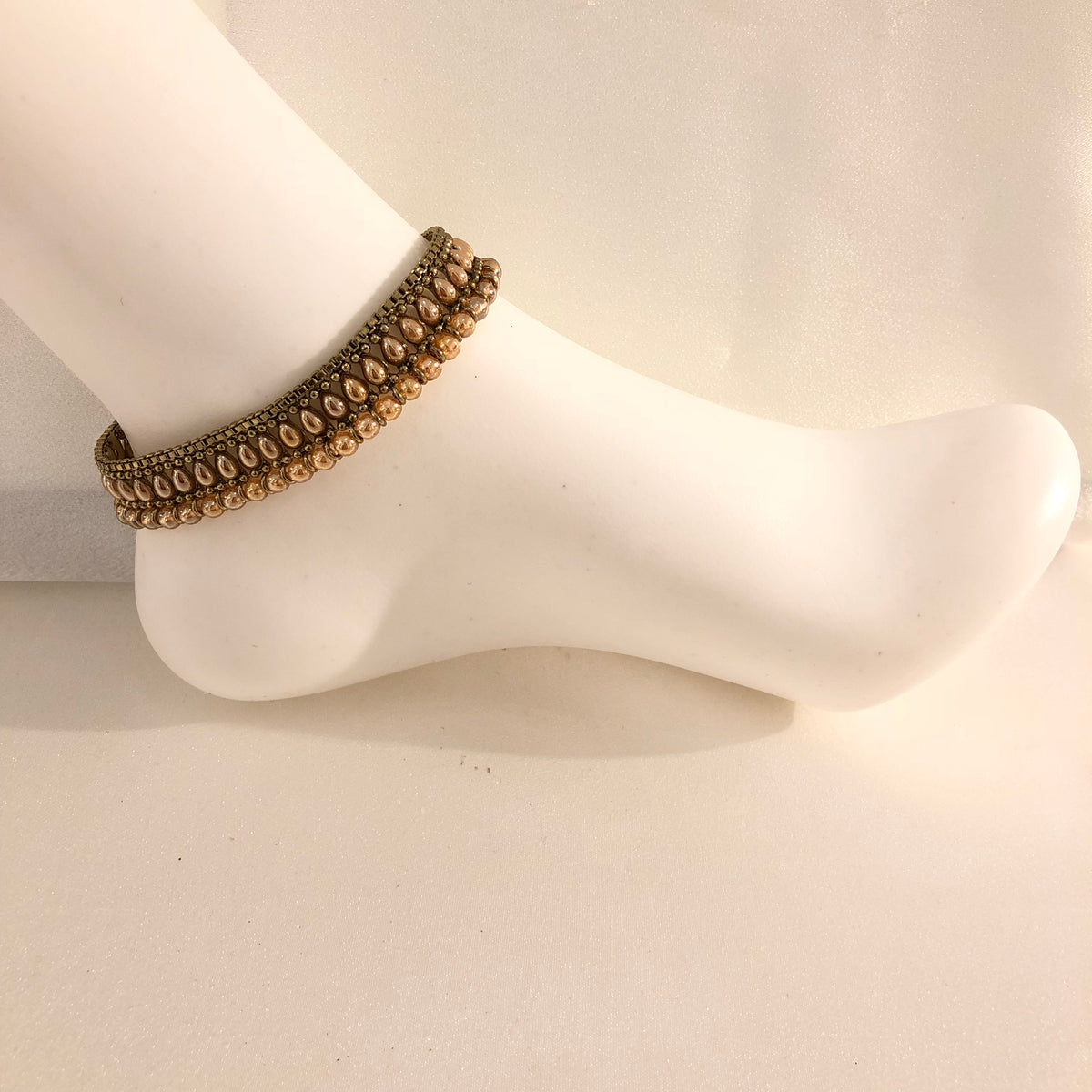 AP14 antique pearl anklets image 1