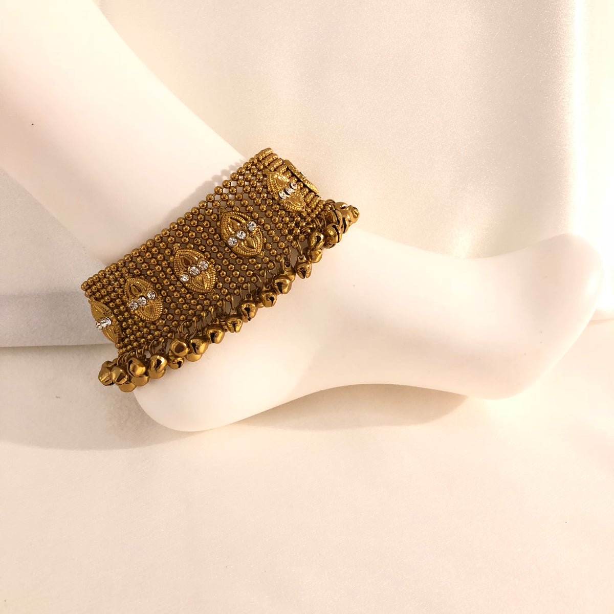 AP16 Thick stone&bells anklets image 1
